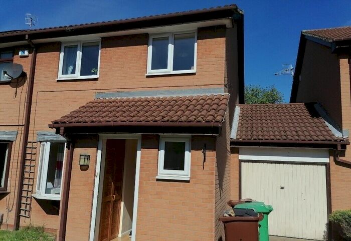 3 Bedroom Semi-Detached House To Rent In Poplar Avenue, Nottingham, Nottingham, NG5