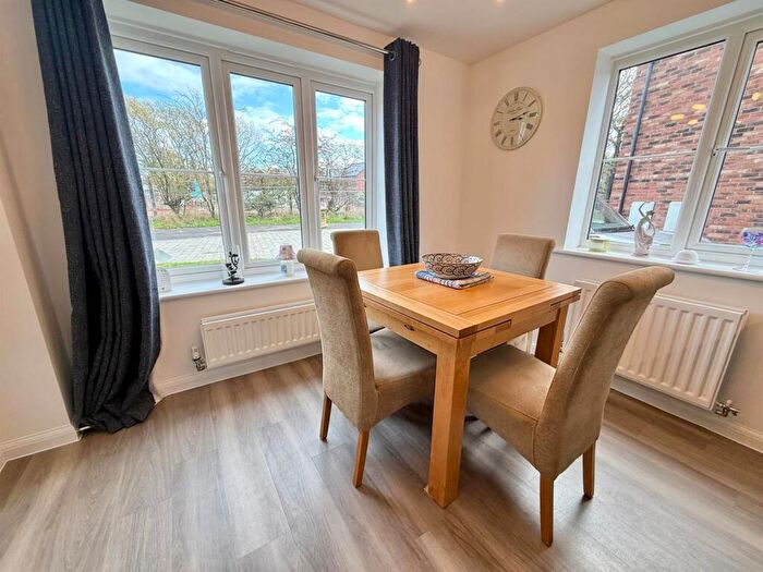 3 Bedroom Detached House For Sale In Cypress Close, Macclesfield, SK11