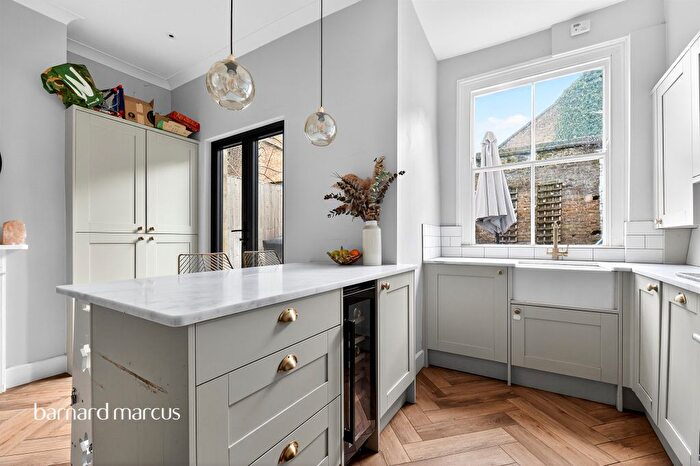 3 Bedroom Terraced House For Sale In Graveney Road, London, SW17