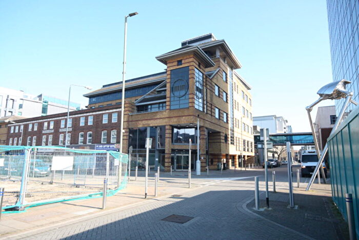 2 Bedroom Flat To Rent In Church Street East, Woking, GU21