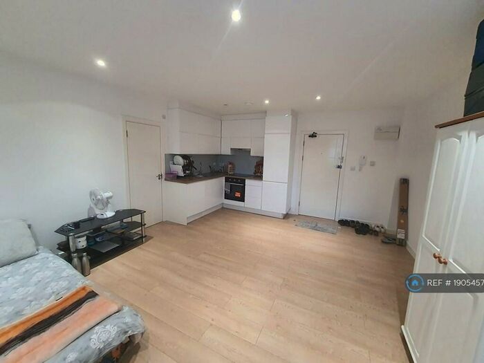 Studio To Rent In Buckingham Street, Aylesbury, HP20