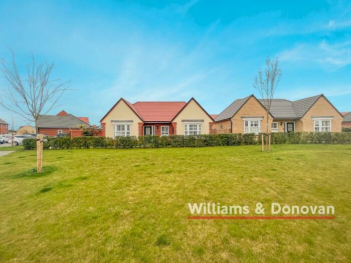 3 Bedroom Detached Bungalow For Sale In Regatta Road, Burnham-on-Crouch, CM0