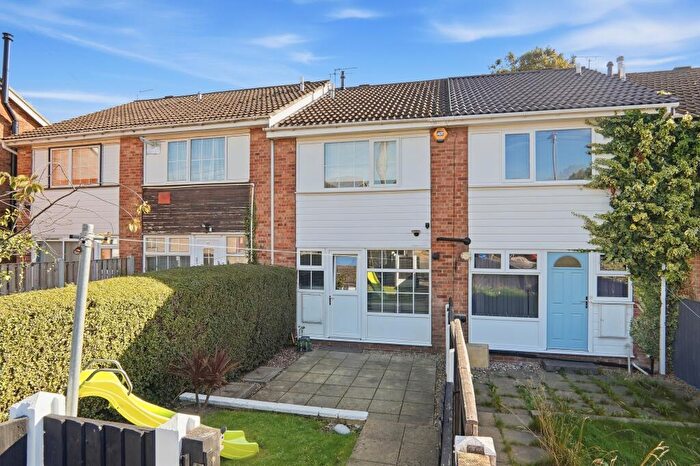 2 Bedroom Terraced House For Sale In Lawns Mount, Leeds, LS12