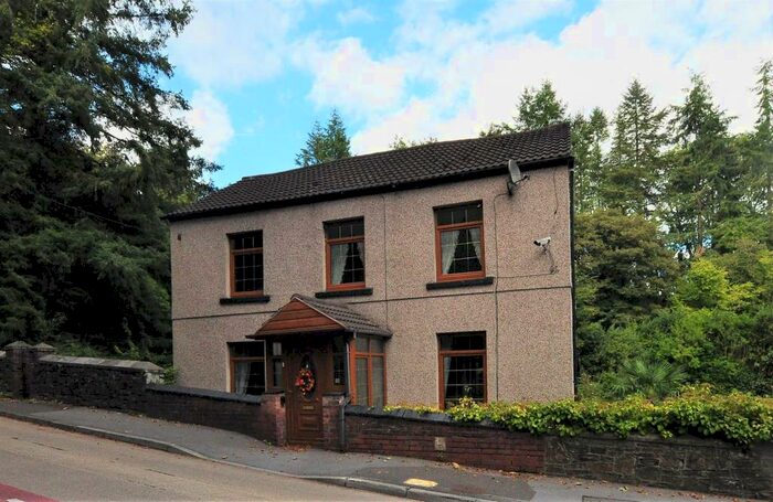 3 Bedroom Detached House For Sale In Cwmbach Road, Llanelli, SA15