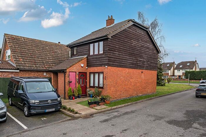 1 Bedroom Maisonette For Sale In Larks Ridge, St. Albans, AL2