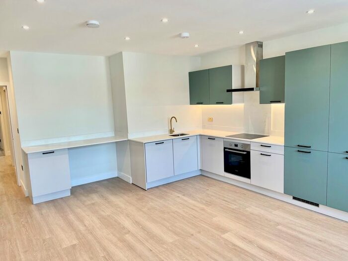 2 Bedroom Flat To Rent In Westborough Road, Westcliff-On-Sea, SS0