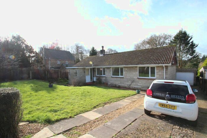 3 Bedroom Detached Bungalow To Rent In Blackwater Road, Newport, PO30