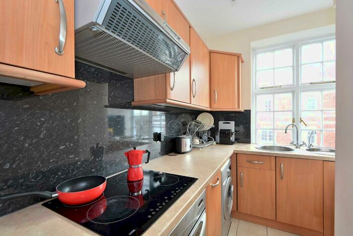 2 Bedroom Apartment To Rent In Melina Court, Grove End Road, St John's Wood, London, NW8