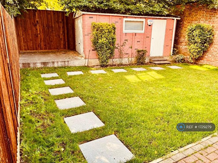 3 Bedroom Flat To Rent In Wentworth Park, London, N3