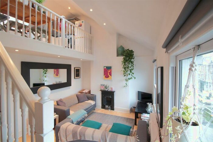 2 Bedroom Flat To Rent In Santley Street, London, SW4