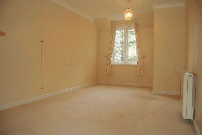 1 Bedroom Flat To Rent In High Street, Heathfield TN21