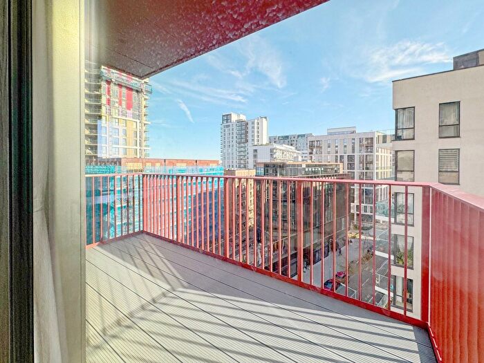 2 Bedroom Flat To Rent In Greenwich, London, SE10