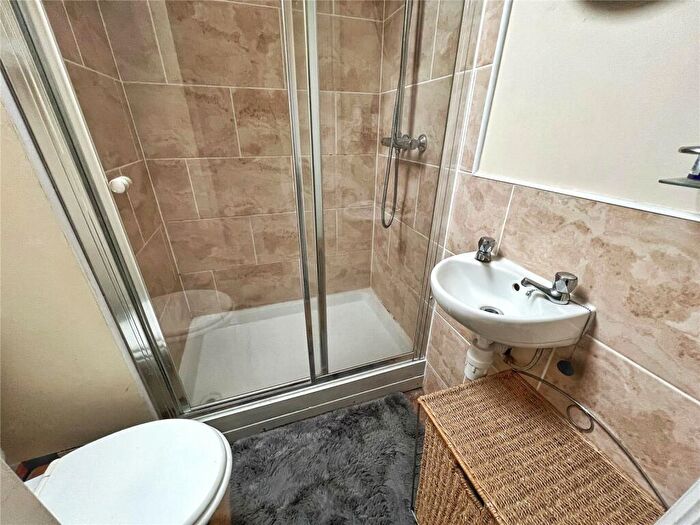 3 Bedroom End Of Terrace House For Sale In Smallshaw Fold, Ashton-under-Lyne, Greater Manchester, OL6