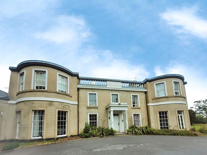 2 Bedroom Flat For Sale In Lidgett Lane, Leeds, LS8