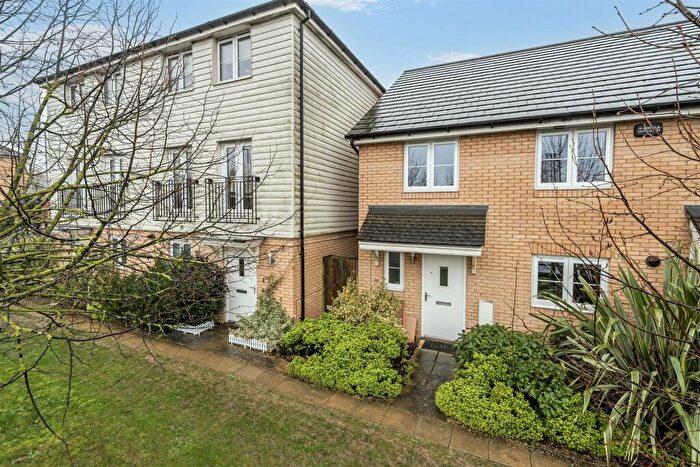 4 Bedroom End Of Terrace House To Rent In Fullingpits Avenue, Maidstone, ME16