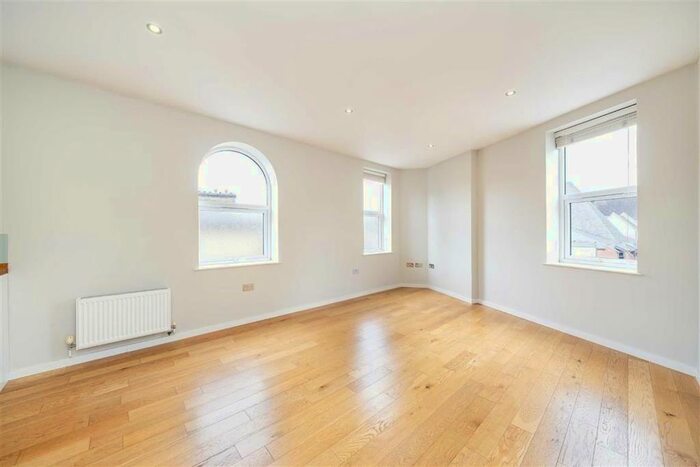 2 Bedroom Flat To Rent In Lampmead Road, London, SE12