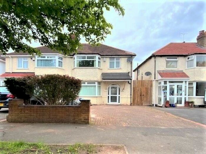 3 Bedroom Semi-Detached House To Rent In Brooklands Road, Hall Green, B28