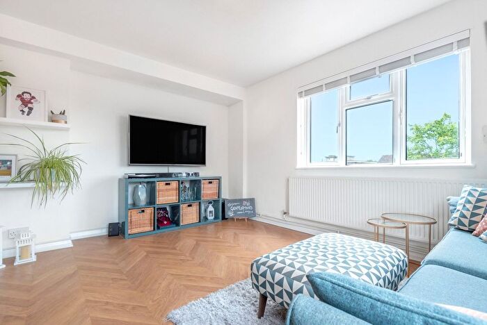 2 Bedroom Flat For Sale In Anerley Road, London, SE20