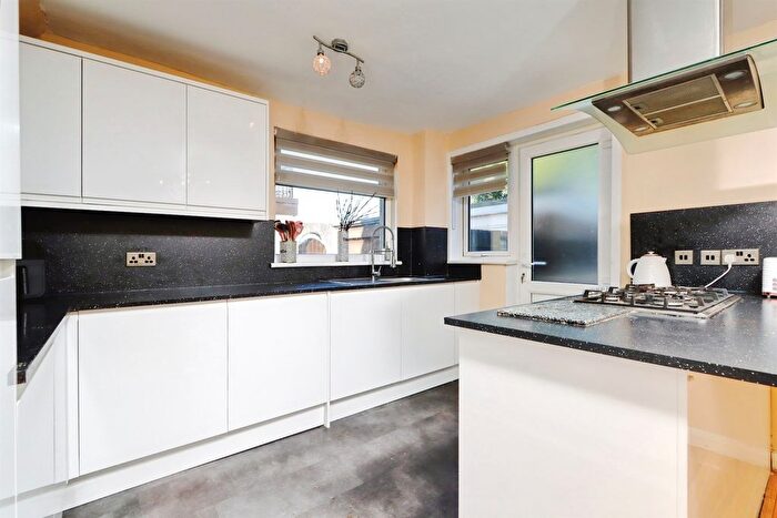 3 Bedroom Semi-Detached House For Sale In Tweedsmuir, Bishopbriggs, Glasgow, G64