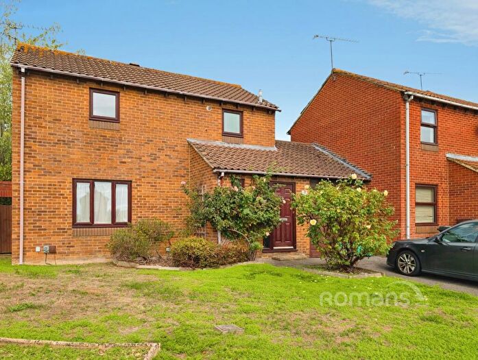 3 Bedroom Link Detached House For Sale In Chilcombe Way, Lower Earley, Reading, RG6