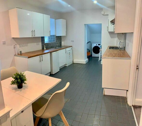 3 Bedroom Flat To Rent In Camden Road, Ucl, Lse, Camden, Kentish Town, Camden, Euston, West End, London, N7
