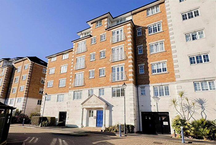 2 Bedroom Flat For Sale In Golden Gate Way, Eastbourne, BN23