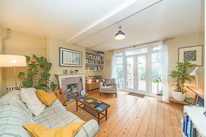 2 Bedroom Maisonette For Sale In Ivy Road, Brockley, SE4