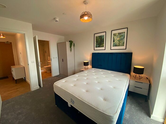 2 Bedroom Flat To Rent In South Central, Essex Street, B5
