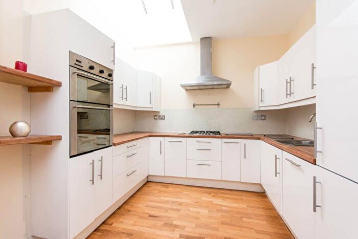 3 Bedroom Flat To Rent In Winchester Avenue, Queen's Park, London, NW6