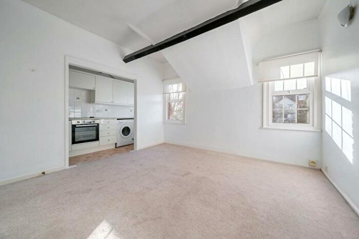 1 Bedroom Apartment For Sale In Camperdown House, Windsor, SL4