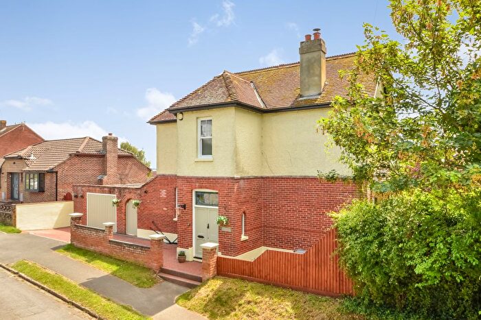 3 Bedroom Detached House For Sale In Drayton, Hampshire, PO6