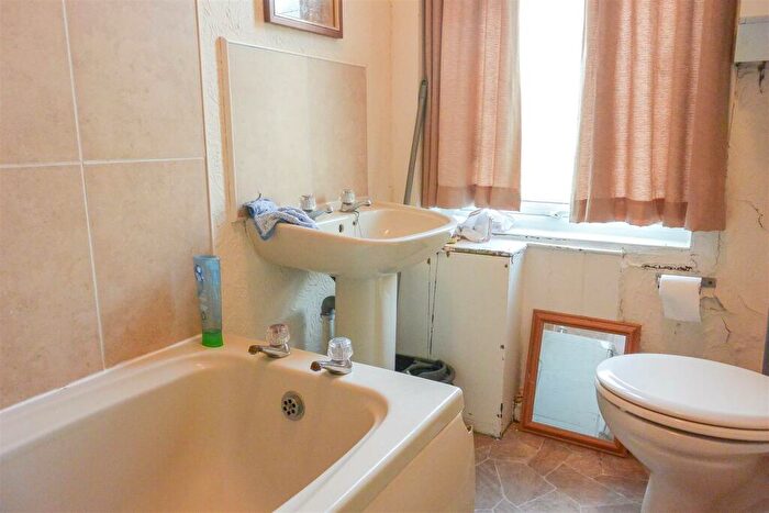 1 Bedroom Apartment To Rent In Regents Park Terrace, Leeds, LS6