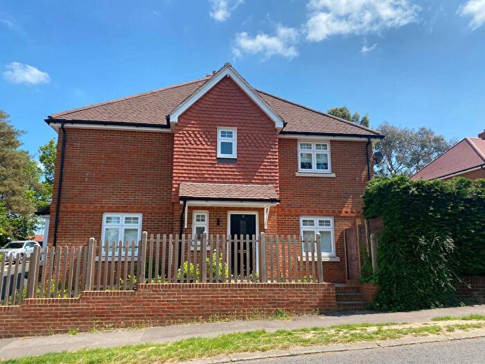 3 Bedroom House To Rent In Crossways Close, Bookham, KT23