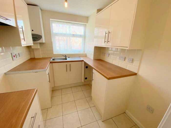 2 Bedroom Flat To Rent In Pembroke Court, Queens Promenade, Blackpool, FY2