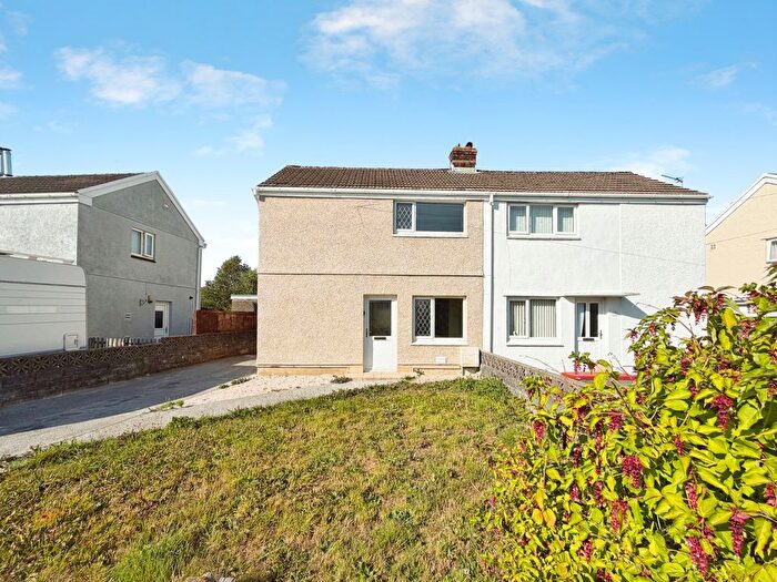 2 Bedroom Property To Rent In Myddynfych Drive, Ammanford, SA18