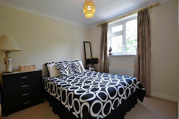 4 Bedroom Town House To Rent In Briarwood, Wilmslow, SK9