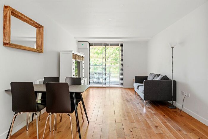 2 Bedroom Flat For Sale In Copenhagen Street, Barnsbury, London, N1