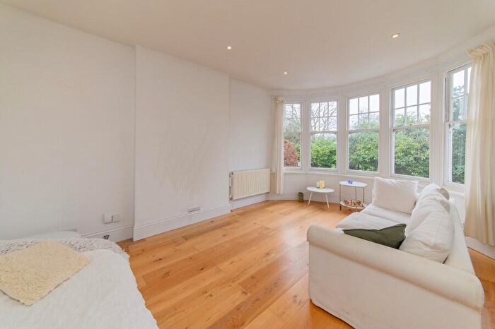 2 Bedroom Flat To Rent In Park View Road, Finchley, N3