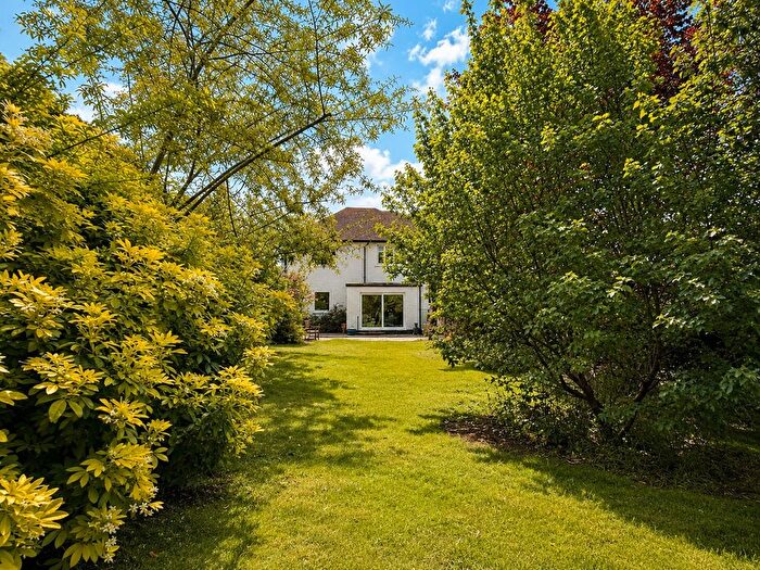 3 Bedroom Detached House For Sale In West Coulsdon, Surrey, CR5