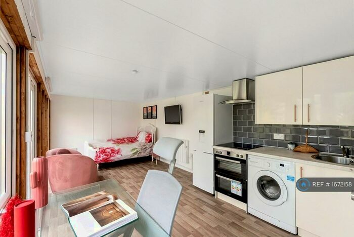 Studio To Rent In Bourne Road, Cambridge, CB4