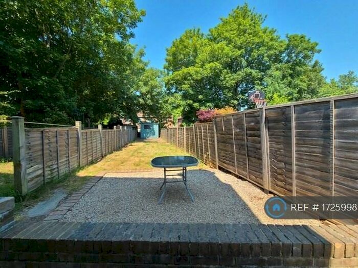 2 Bedroom Maisonette To Rent In Hallside Road, London, EN1