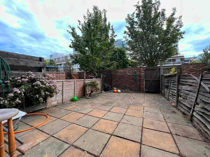 4 Bedroom Maisonette To Rent In Saltwell Street, Docklands, E14