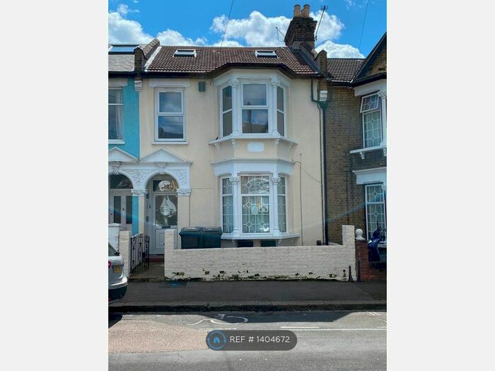 Studio To Rent In Walthamstow, London, E17