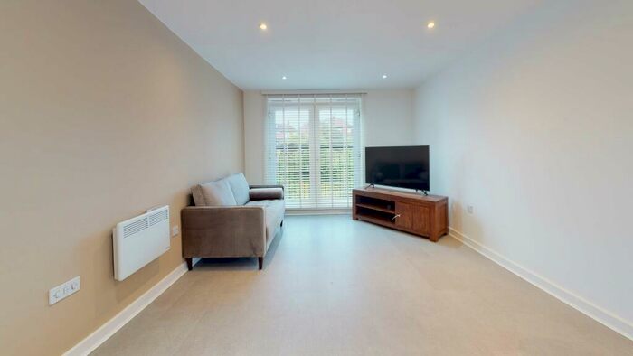 2 Bedroom Flat To Rent In St Ann's Court, Kirstall Lane, LS5