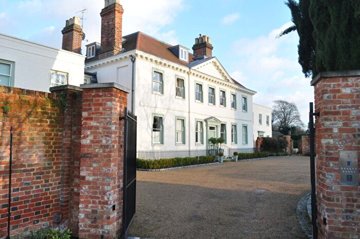 3 Bedroom Apartment For Sale In Parkers Lane, Ashtead, KT21