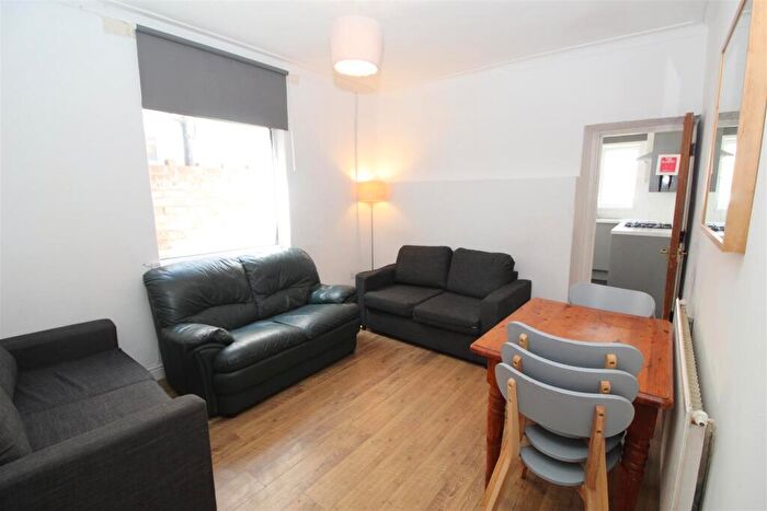 5 Bedroom House To Rent In Tewkesbury Street, Cathays, Cardiff, CF24