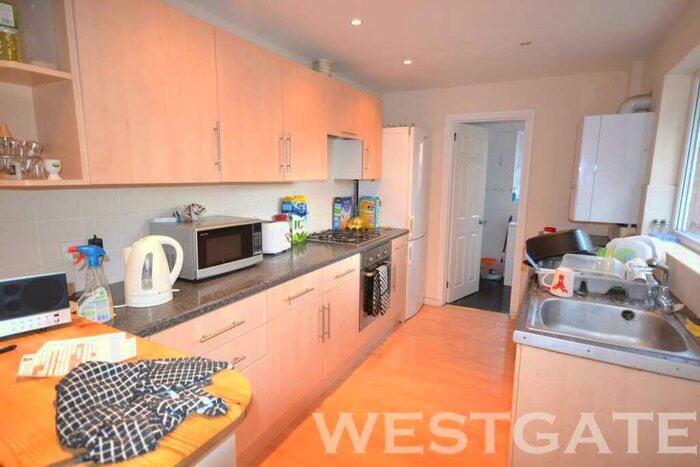 5 Bedroom Terraced House To Rent In Wokingham Road, University Area, RG6