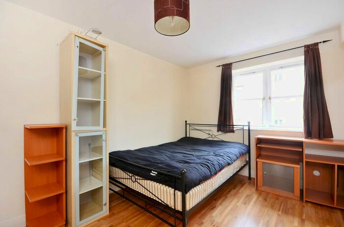 2 Bedroom Flat To Rent In Admiral Place, Rotherhithe, London, SE16