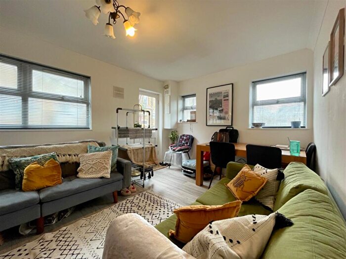 3 Bedroom Apartment To Rent In Rectory Road, Stoke Newington, N16
