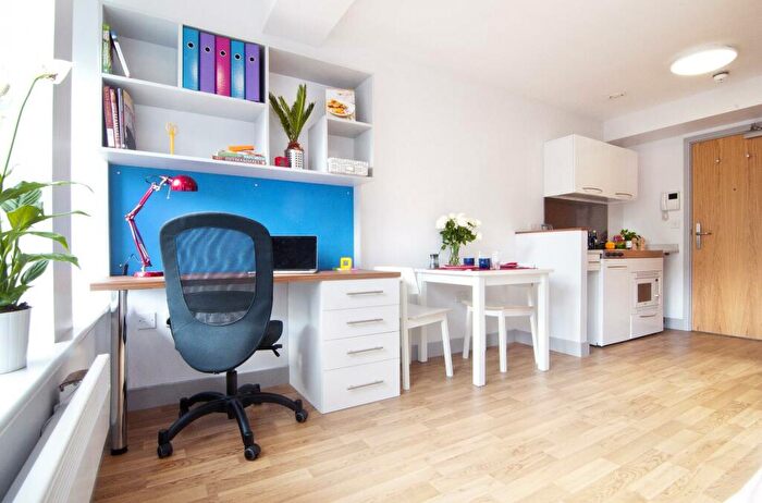 1 Bedroom Private Hall To Rent In High Street, Southampton, SO14